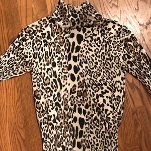Fitted leopard print Turtleneck